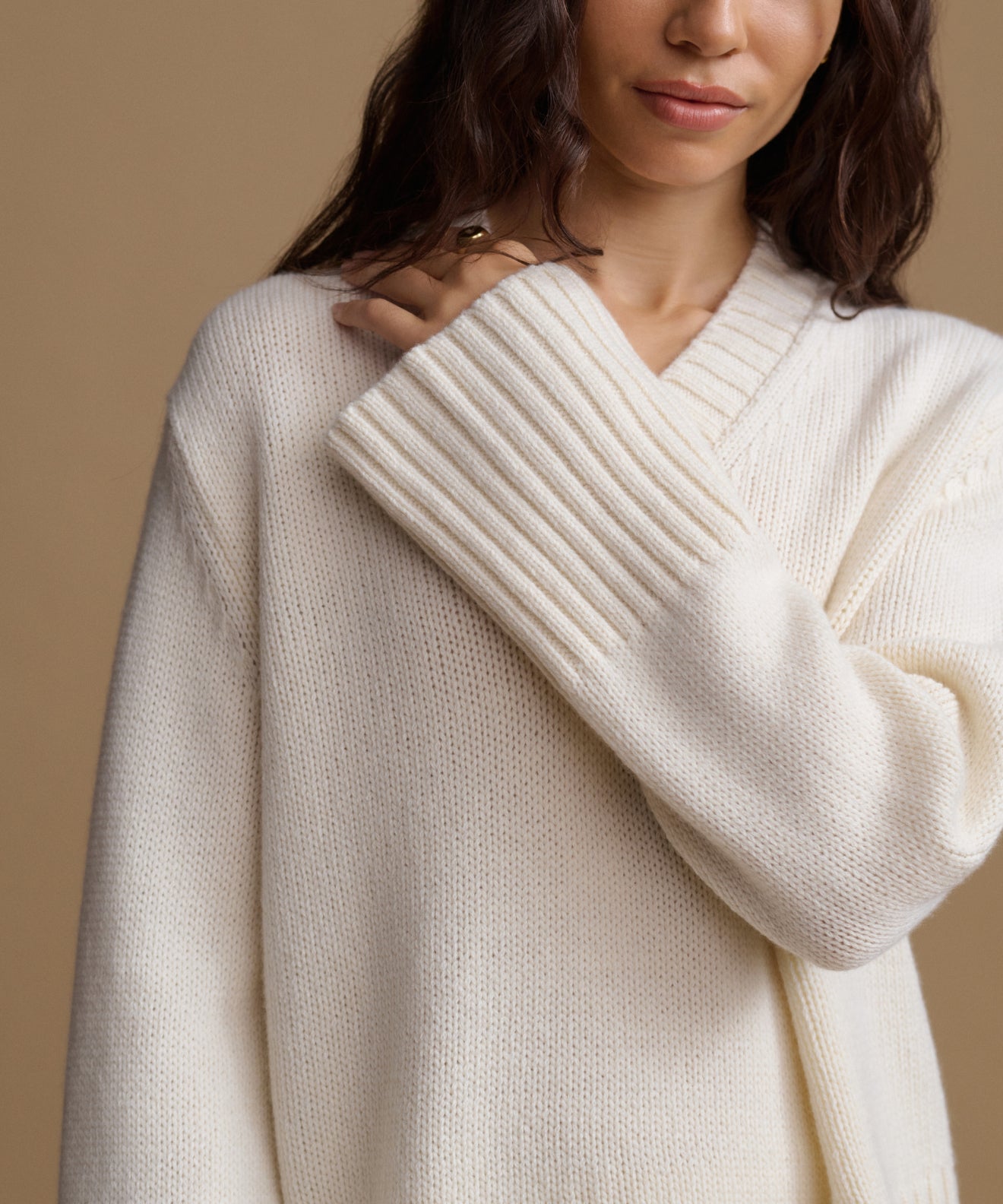 Cropped Cashmere Jet V-Neck | Jenni Kayne