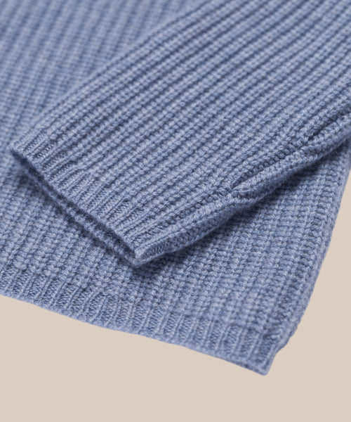 Close-up of the sleeve and hem of the Kids’ Cashmere Fisherman in light blue, highlighting the soft Mongolian cashmere’s texture and fine stitching against a neutral background.