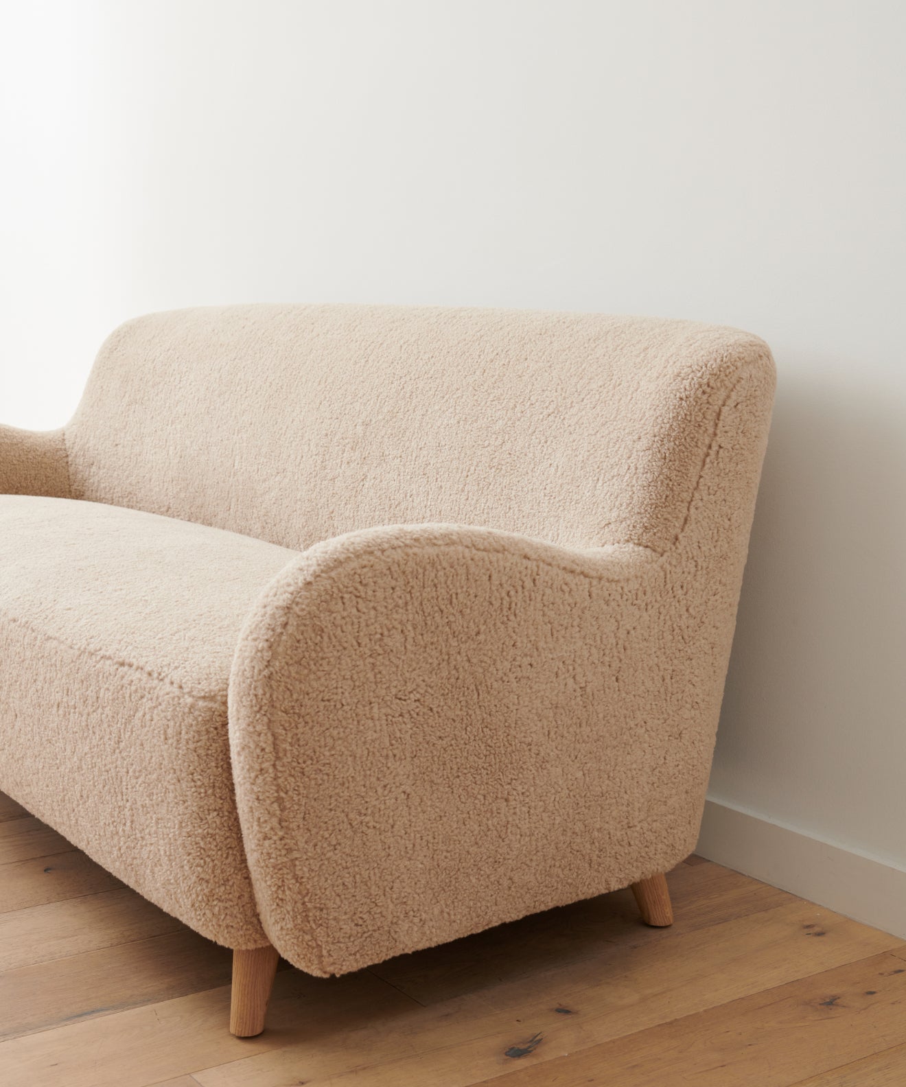 aspen-sofa-oatmeal-sherpa-2.