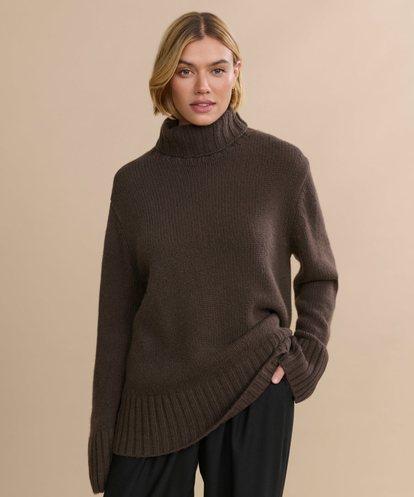 Cashmere Jet Turtleneck | Jenni Kayne