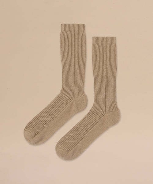 Cashmere Socks in ribbed caramel, shown flat on a beige background—ideal for cozy fall and winter days.