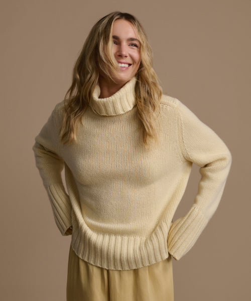 Cropped Cashmere Jet Turtleneck