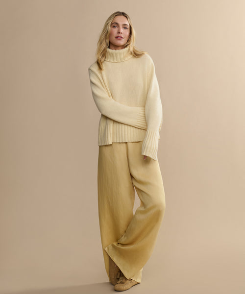 Cropped Cashmere Jet Turtleneck