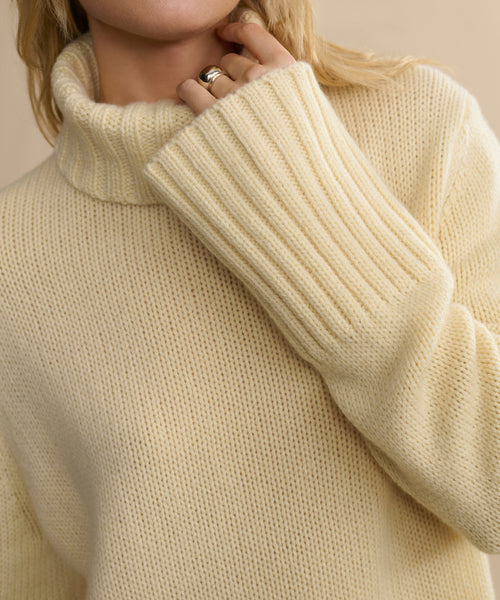 Cropped Cashmere Jet Turtleneck